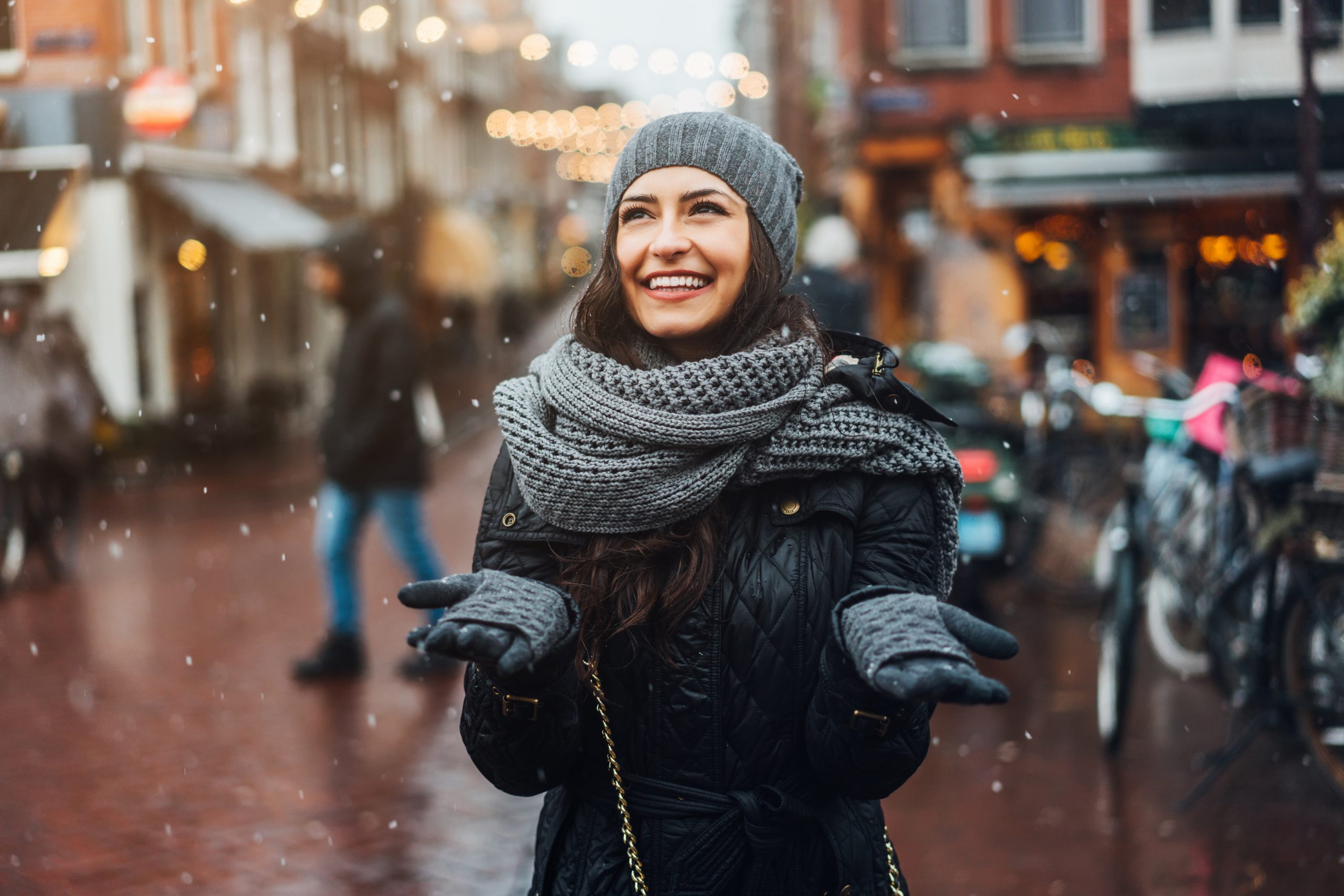 decor image woman in rain - dutch tax info